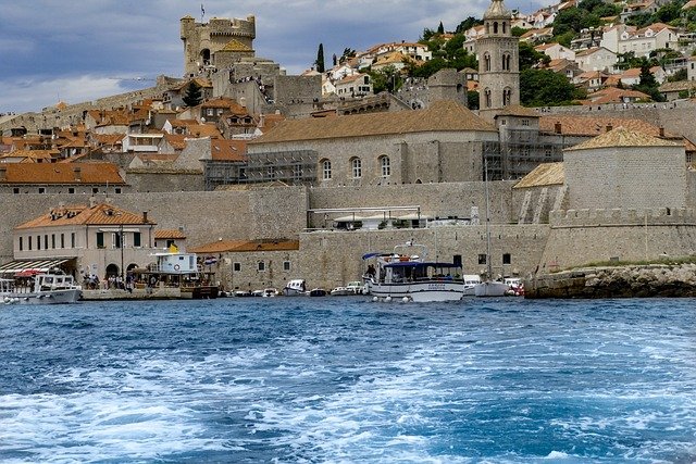 Sunny Adriatic bay showing the best season to visit Croatia