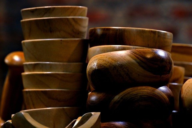 Handmade woodcraft and ceramic ornaments sold by Belgian artisans