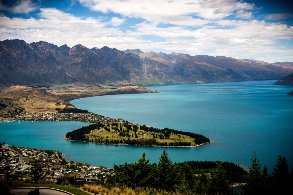 Lake Wakatipu and the mountains at Queenstown, New Zealand